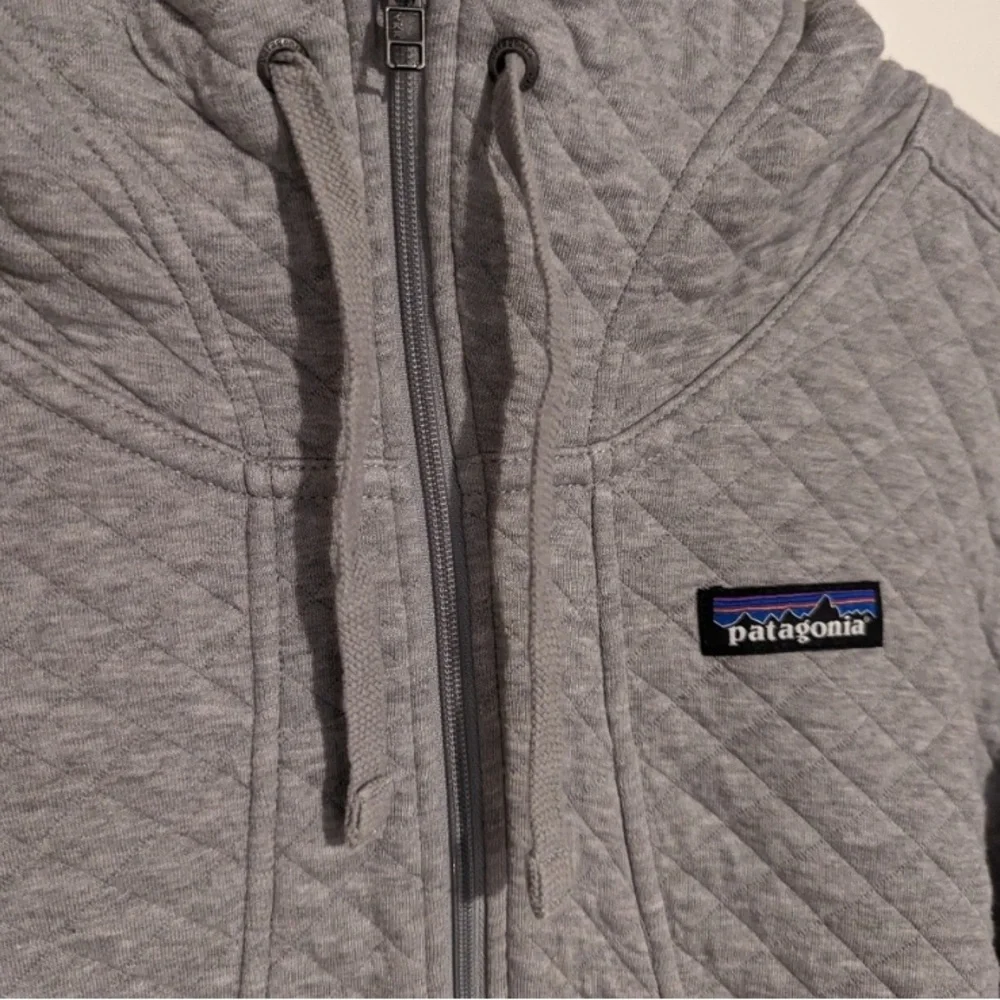 SOLD - Like New Patagonia organic cotton Quilted Hoodie - Picture 4 of 6
